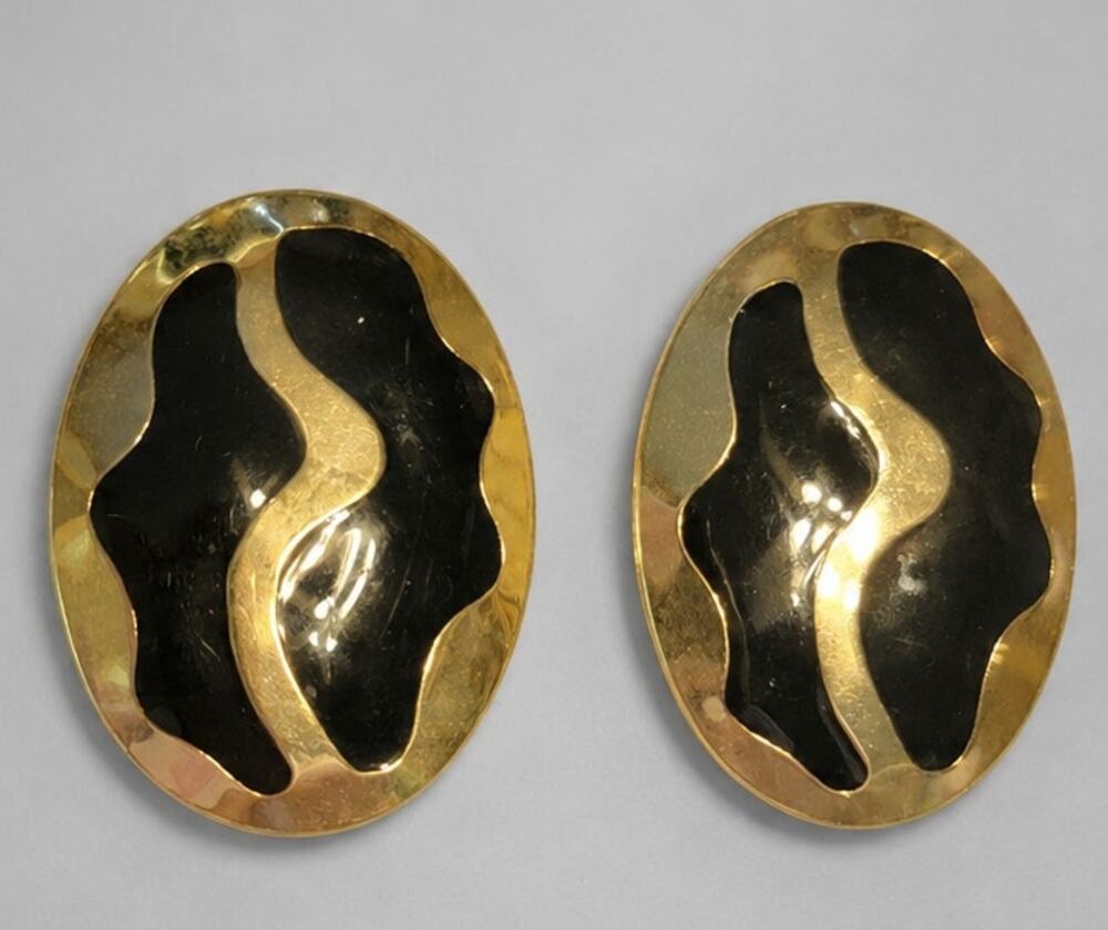 Vintage Black Gold Pierced Earrings Oval Enamel Retro Gold-tone 1.5" kp-42